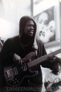 Leonard Hubbard of tThe Roots crew.